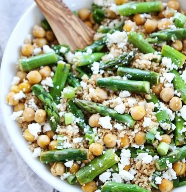 Quinoa Salad with Asparagus and Chickpeas
