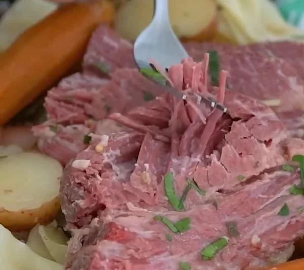 Slow Cooker Corned Beef with Cabbage