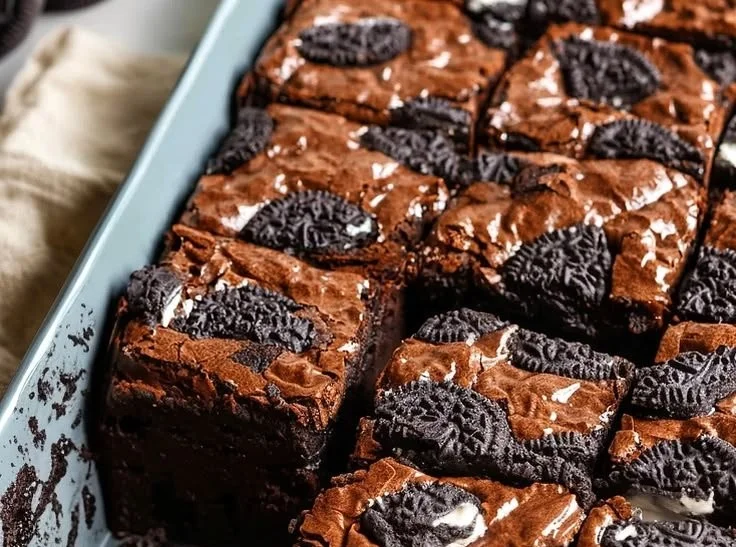 Classic Oreo Brownies - thegirlskitchen