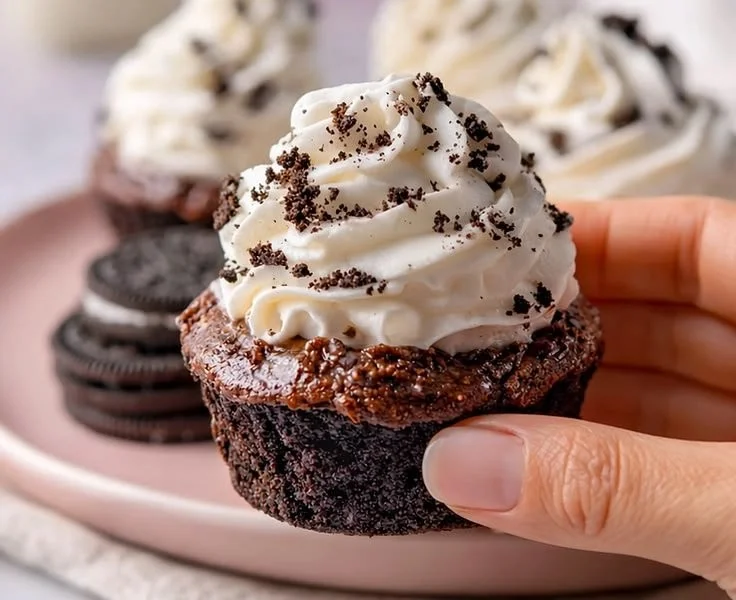 Double Chocolate Oreo Brownie Cupcakes - thegirlskitchen