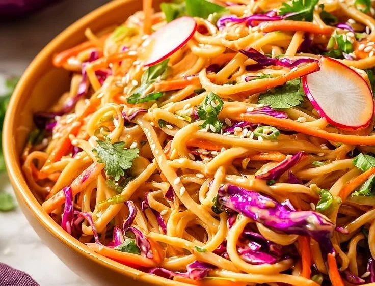 Easy Asian Noodle Salad in Peanut Butter Dressing - thegirlskitchen