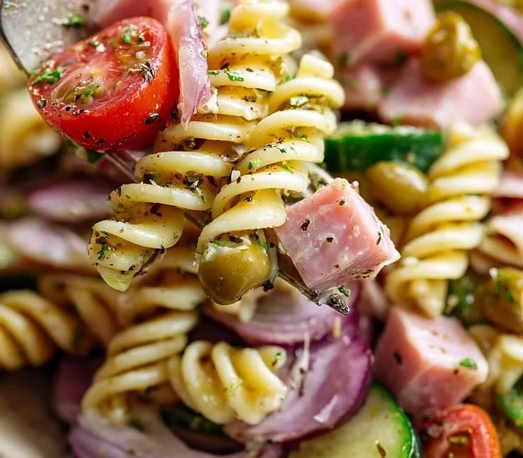 Easy Ham Pasta Salad - thegirlskitchen