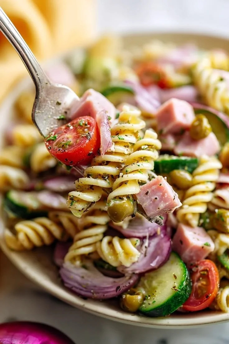 Easy Ham Pasta Salad - thegirlskitchen