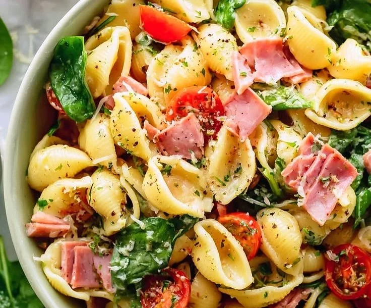 Easy Ham Pasta Salad with Italian Dressing - thegirlskitchen