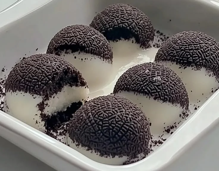 Oreo mochi delight dessert showcasing soft and chewy texture with Oreo flavors.