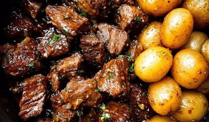 Delicious Garlic Butter Beef Bites served with crispy roasted potatoes