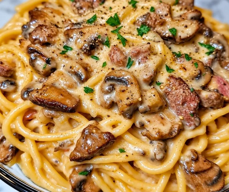 35-Minute Healthy Creamy Steak Spaghetti with Mushrooms