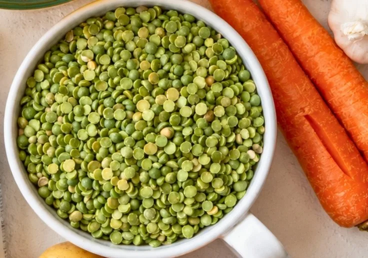 Bowl of easy healthy split pea soup garnished with herbs and spices