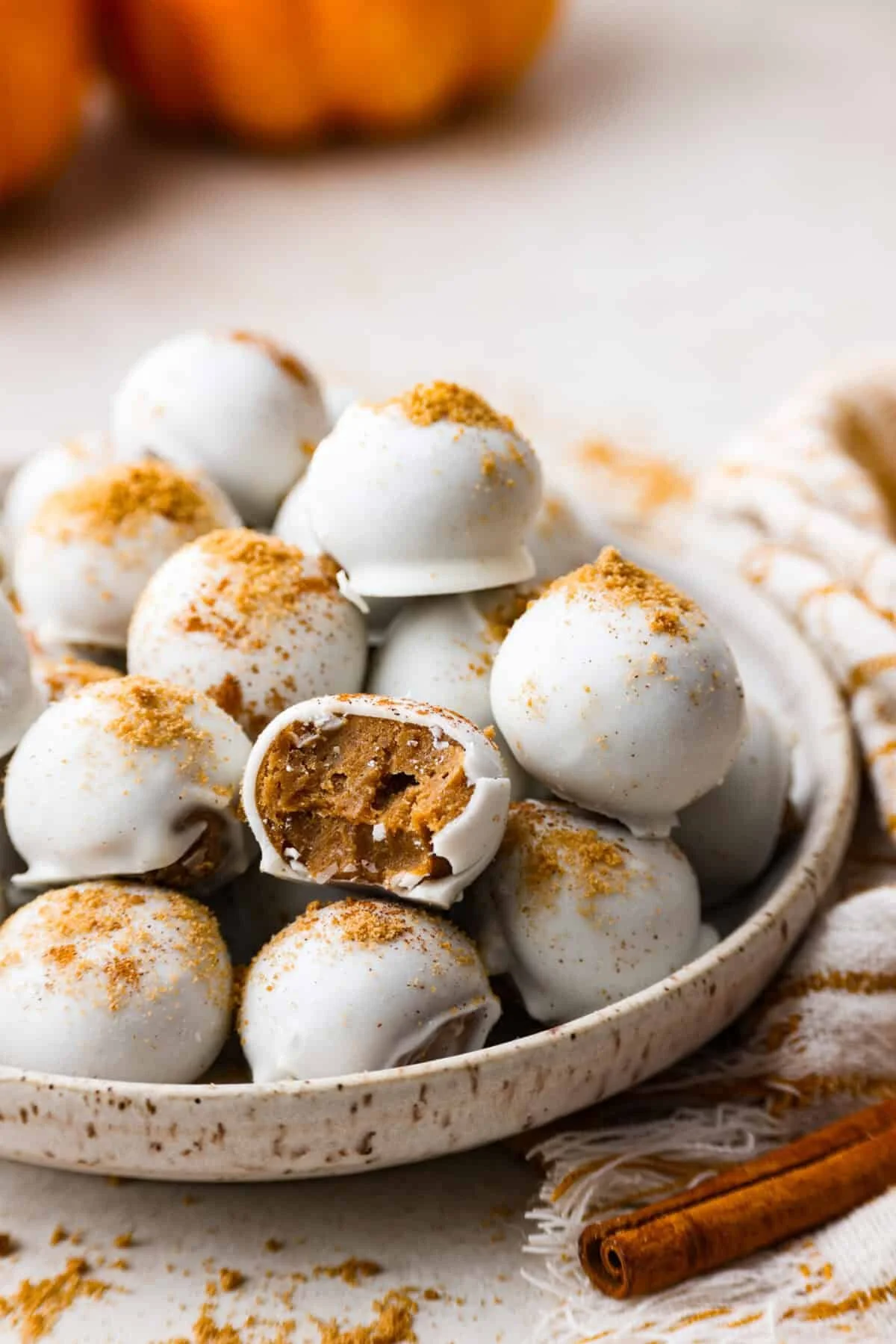 No-Bake Pumpkin Pie Cheesecake Truffles